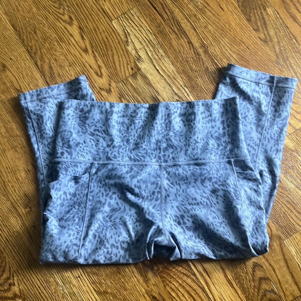 Athleta Salutation Stash Pocket II Print Capri Size MP